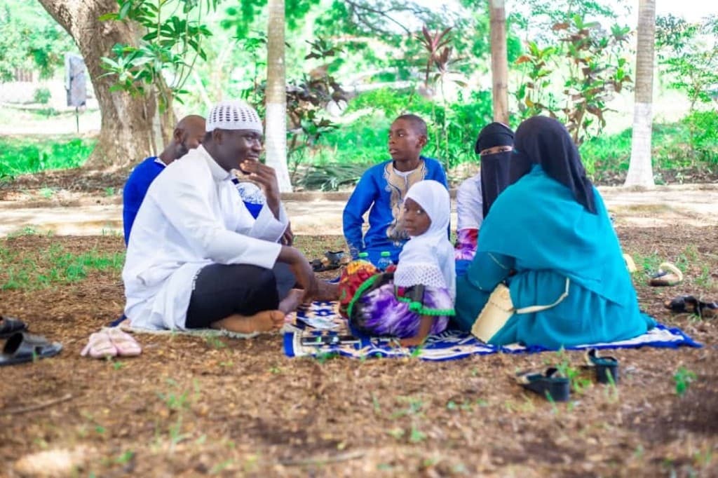 Families sharing a picnic at the Eidul Fitr Family Retreat