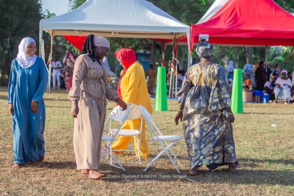 Women preparing seating at the Eidul Fitr Family Retreat